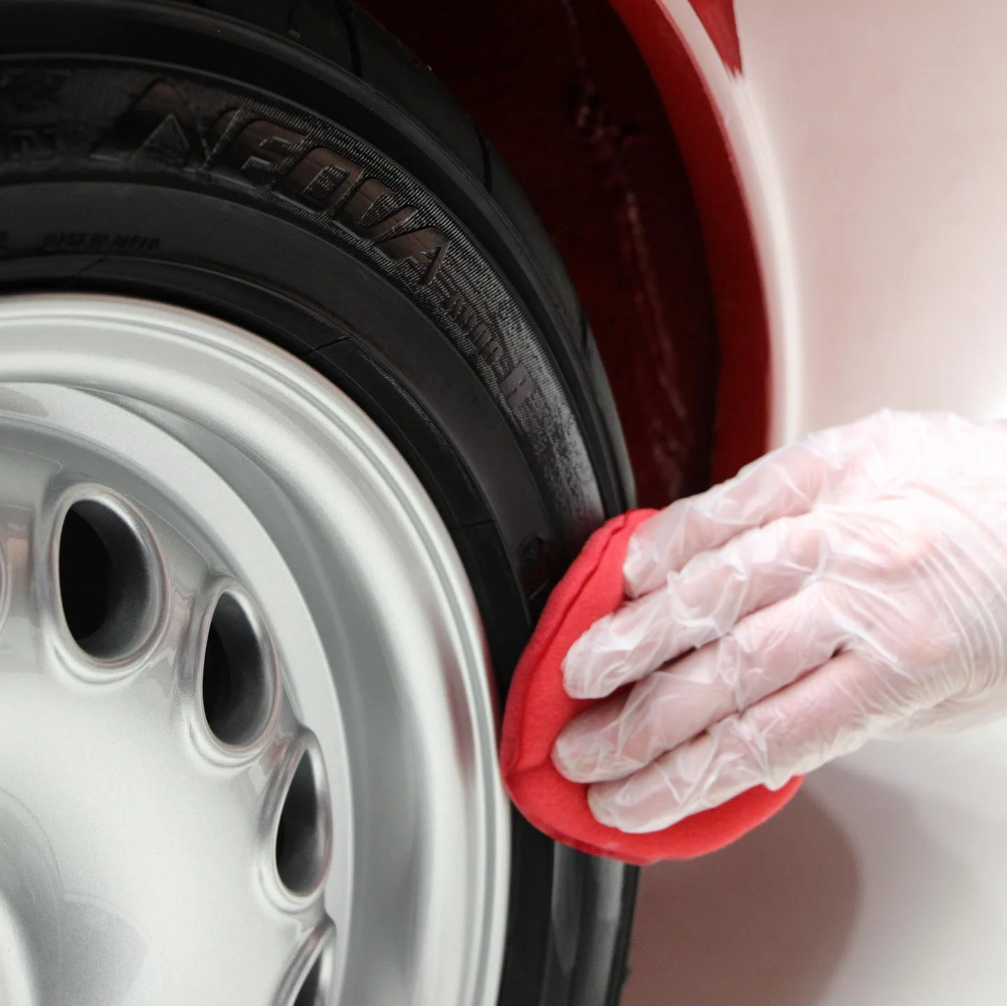 Gtechniq AP3 Dual Layered Soft Red Foam Applicator - Image 3