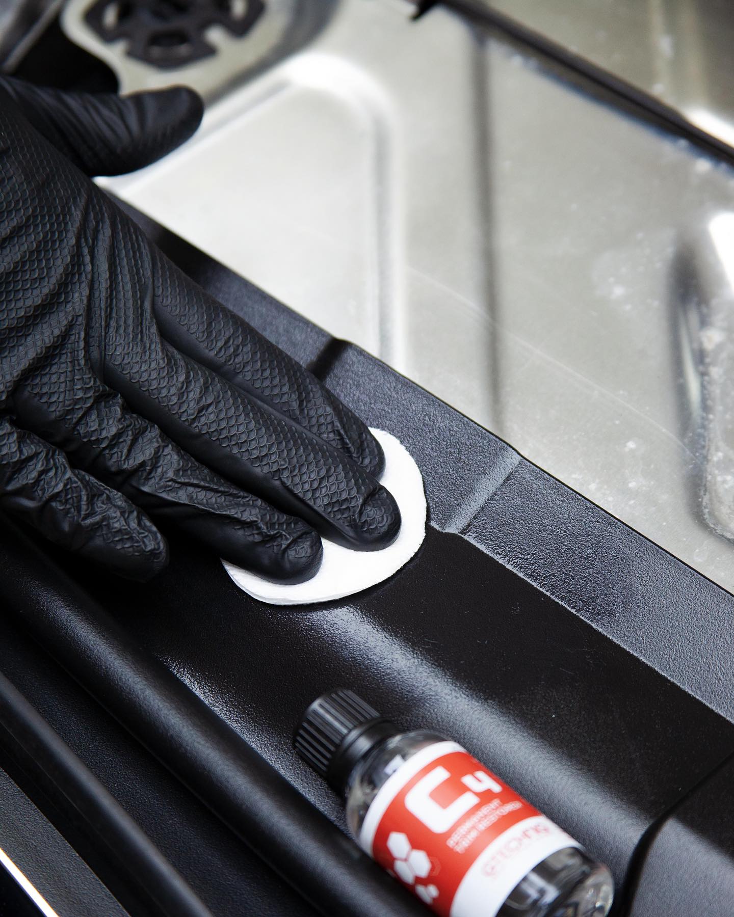Gtechniq C4 Permanent Trim Restorer - Image 3