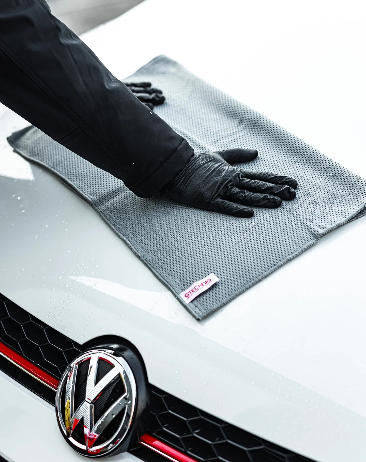 Gtechniq MF4 Diamond Sandwich Microfibre Drying Towel - Image 2