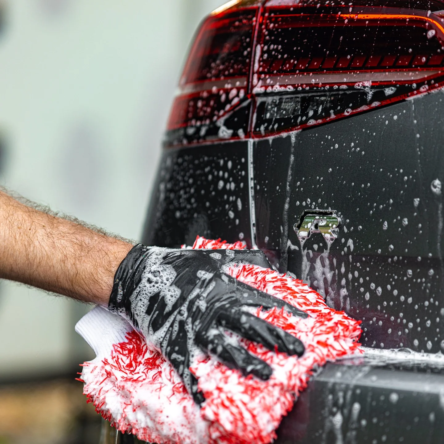 Gtechniq WM2 Microfibre Wash Mitt - Image 5