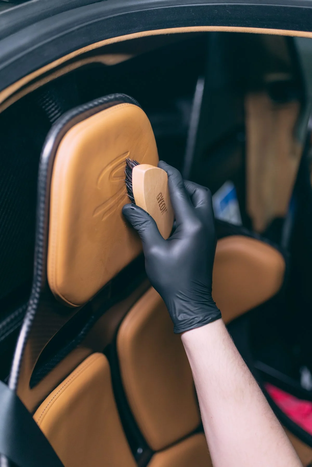 Gyeon Q²M Leather Brush - Image 3