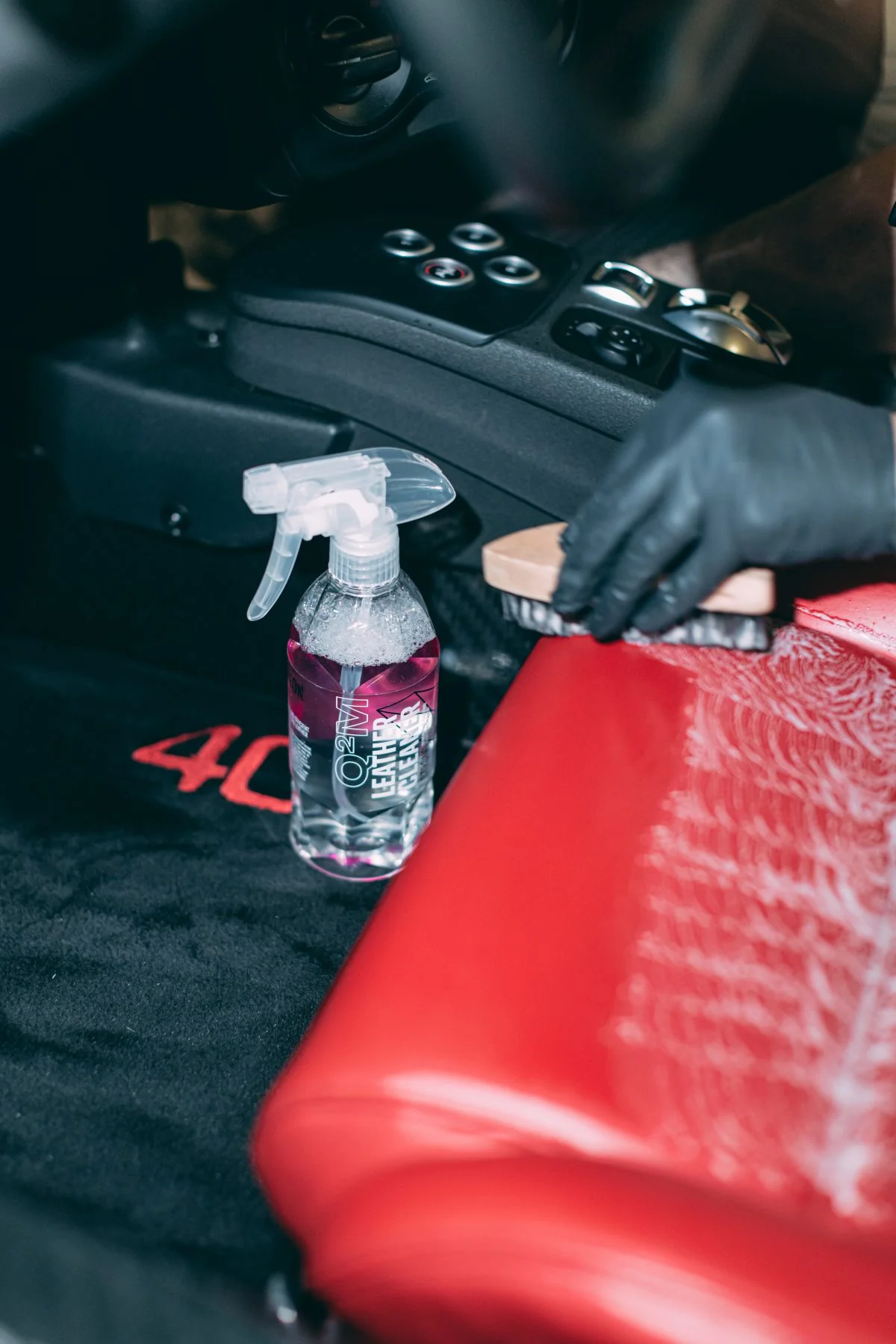 Gyeon Q²M Leather Cleaner Strong - Image 5