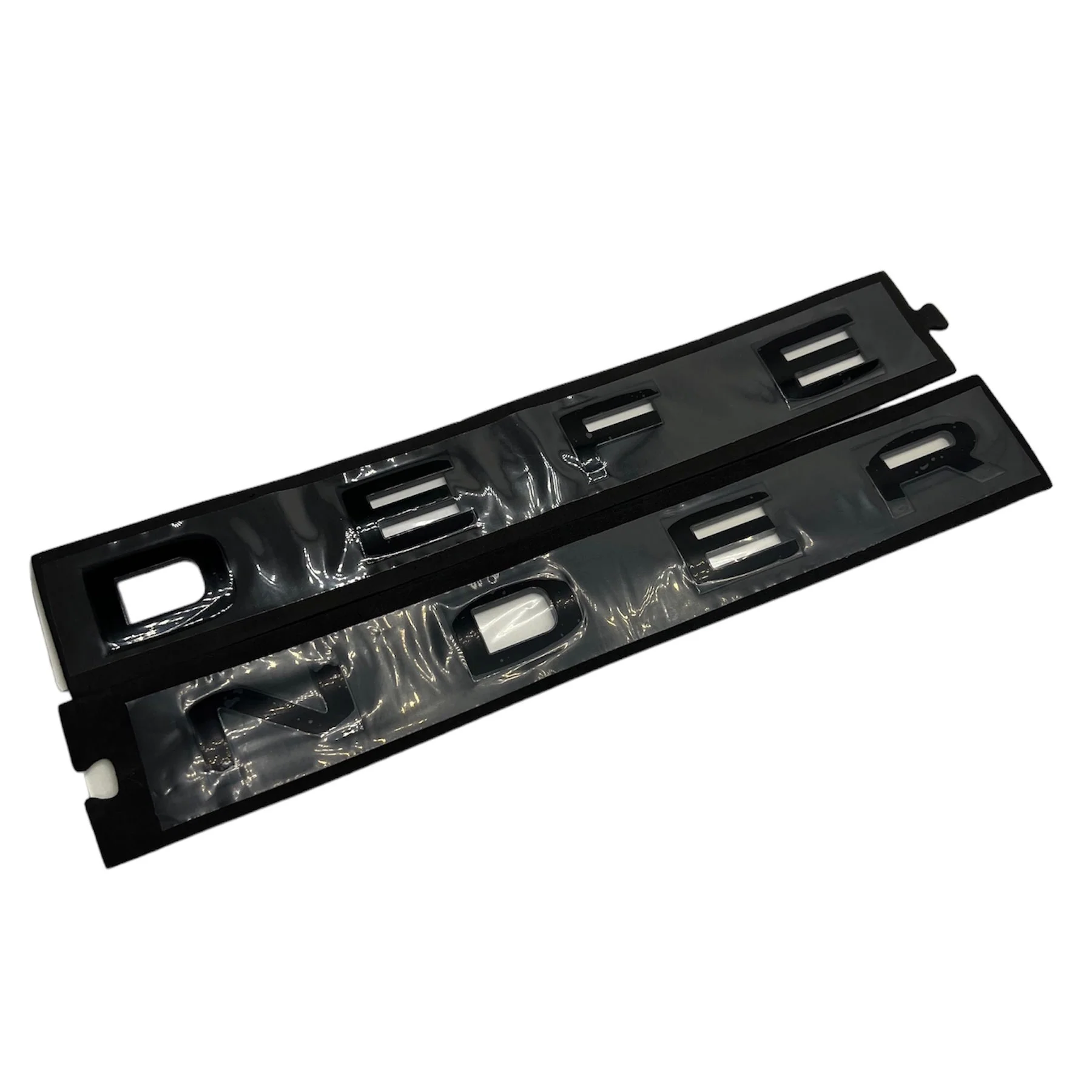 Hambleton’s Land Rover Defender Gloss Black 90/110/130 MODEL 2020+ L663 Lettering Badge - Image 2