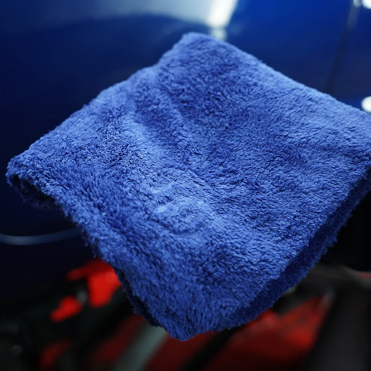 Labocosmetica Buffing Towel 40cm x 40cm 70/30 480GSM - Image 3