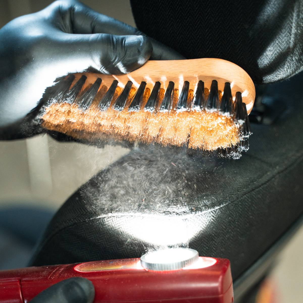 Labocosmetica Fabric Seat Brush - Image 2