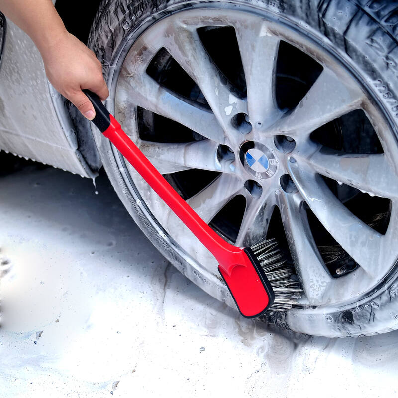 Maxshine Soft Grip Tyre & Wheel Cleaning Brush - Long Handle - Image 4