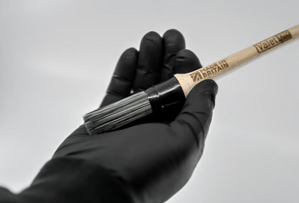 Valet Pro Small Wooden Handle Dash Brush (Chemical Resistant) BRU2 - Image 3